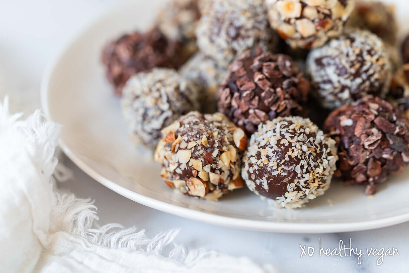 Healthy-Vegan-Cacao-Truffles-6