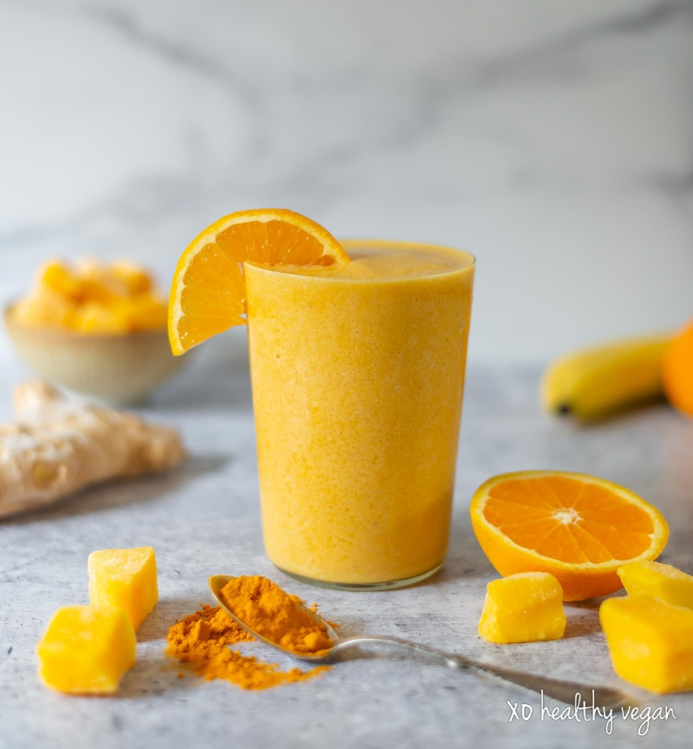 Healthy-Vegan-Golden-Superfood-Smoothie-3