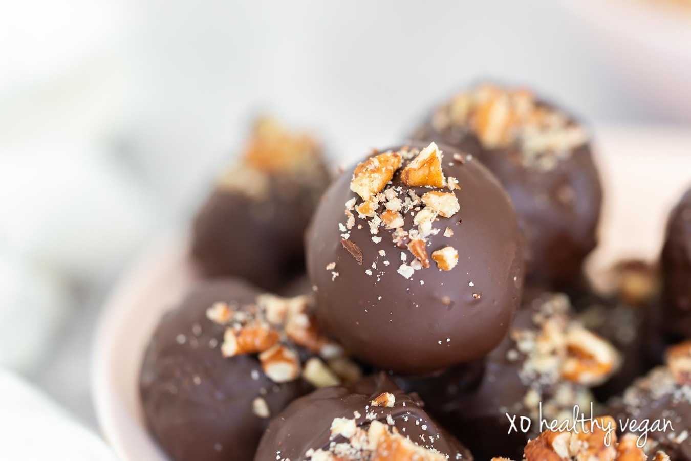 Healthy-Vegan-Pecan-Pie-Truffles-5