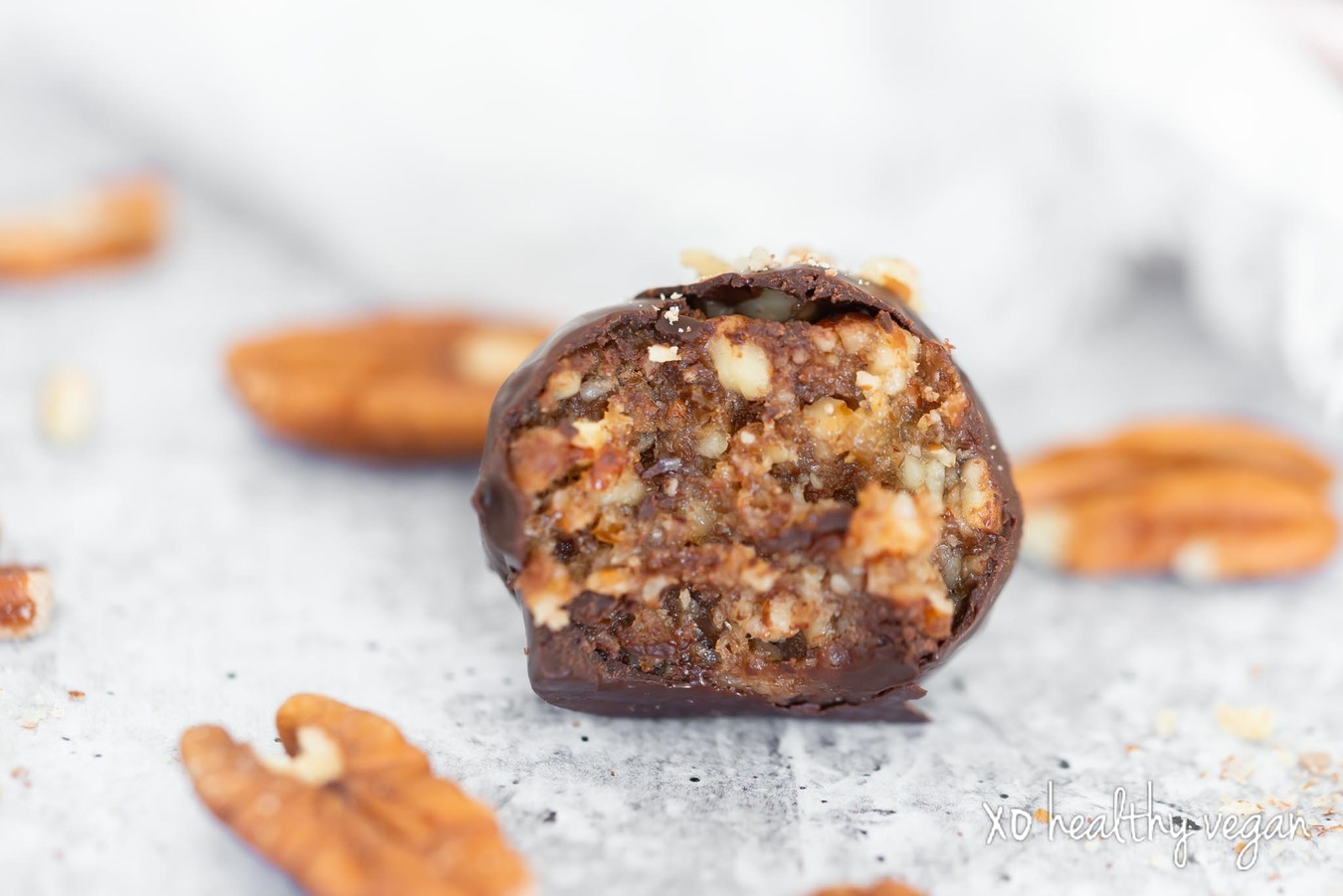 Healthy-Vegan-Pecan-Pie-Truffles-7