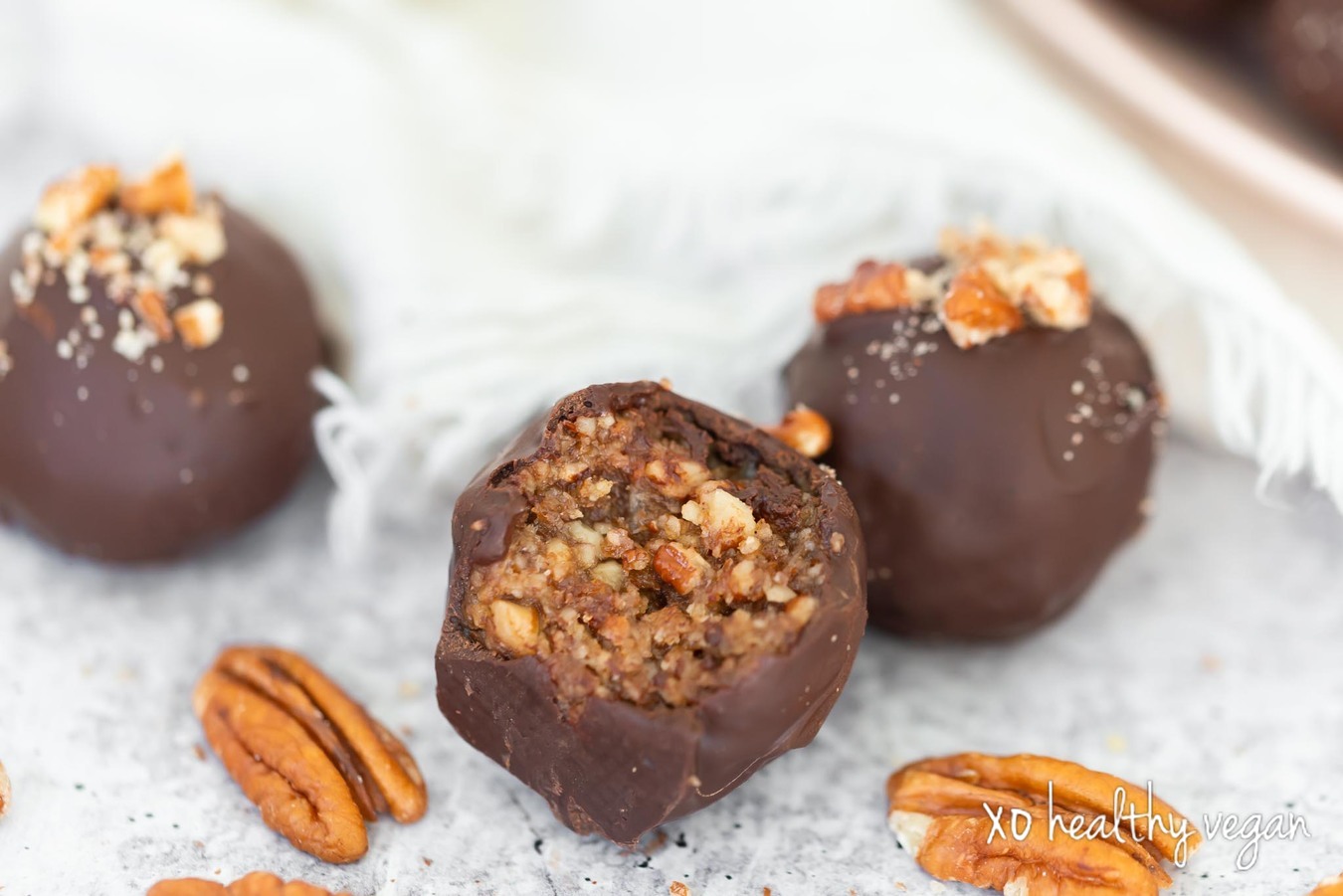 Healthy-Vegan-Pecan-Pie-Truffles-10