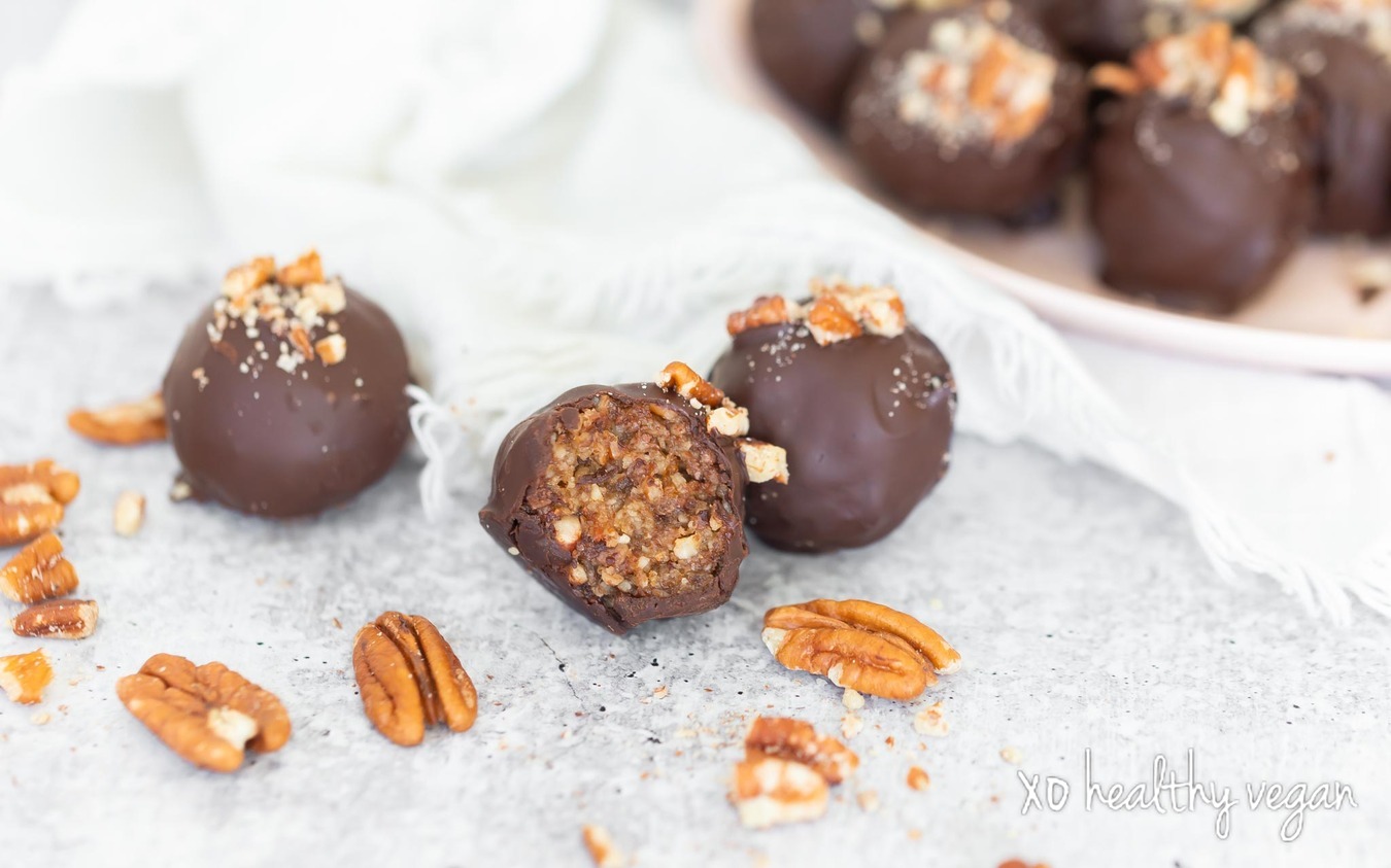 Healthy-Vegan-Pecan-Pie-Truffles-9