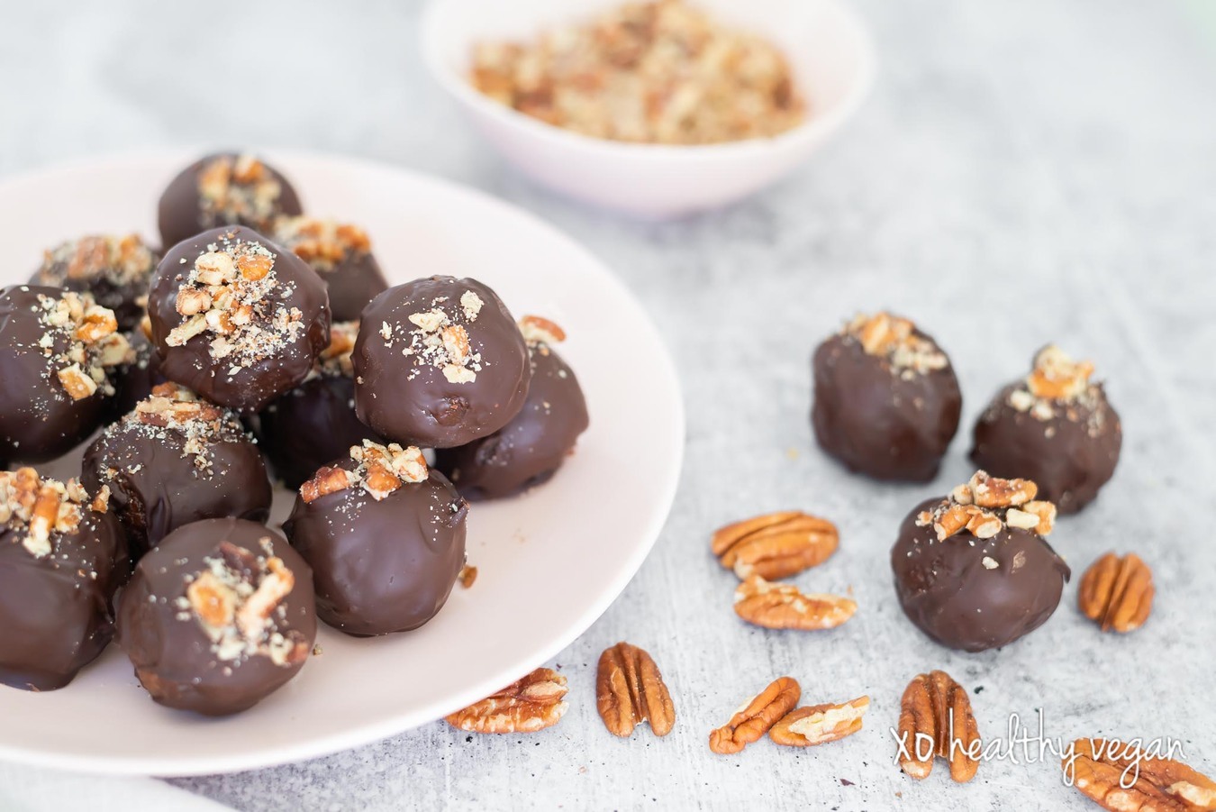 Healthy-Vegan-Pecan-Pie-Truffles-3