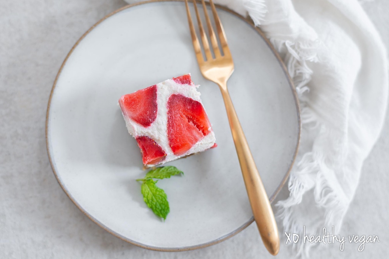 HealthyVegan-RawStrawberryShortcakeBars-3