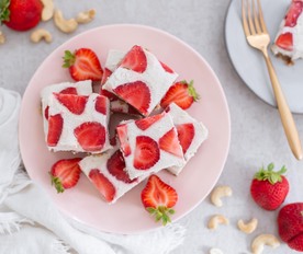 HealthyVegan-RawStrawberryShortcakeBars-1