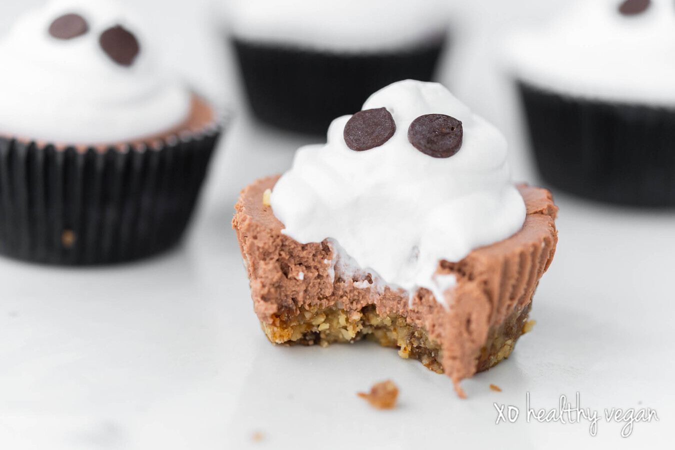 HealthyVegan-HalloweenCupcakes-10