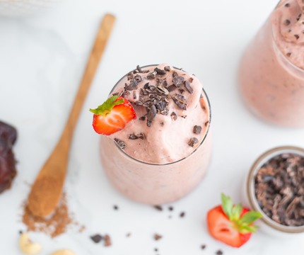 HealthyVegan-StrawberryChocolateBlissSmoothie-5